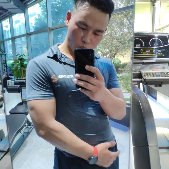 健身教练吕