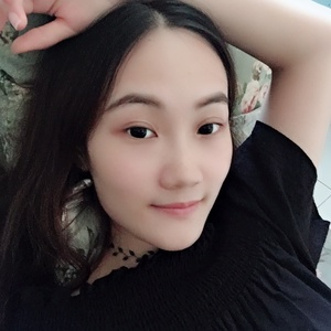 采蘑菇的小姑娘